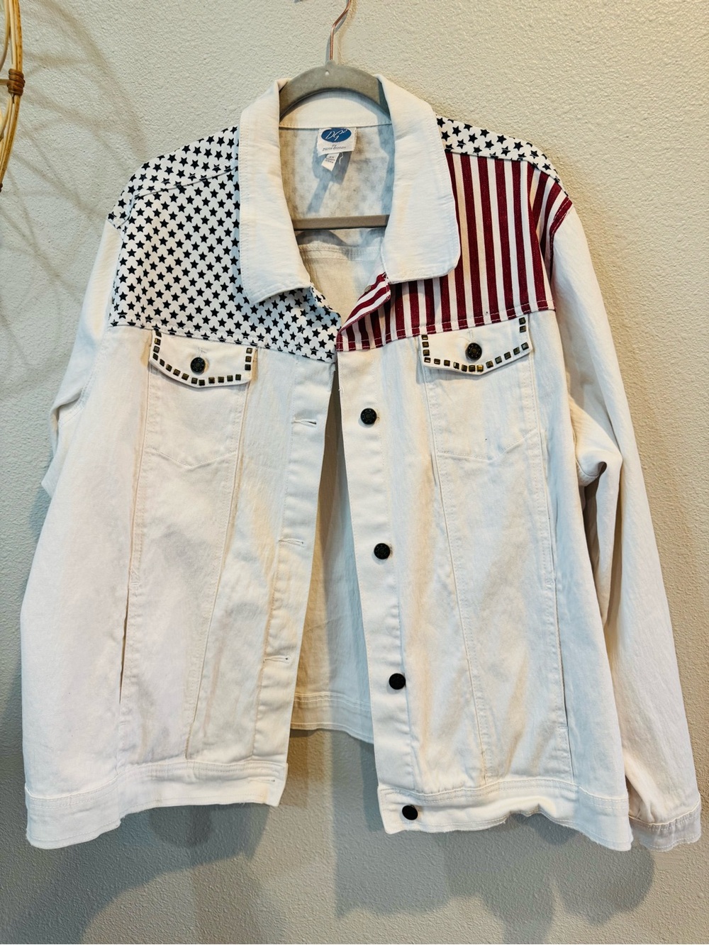 Vtg. White Denim Jacket with Stars & Stripes Yoke. Size 3X.
